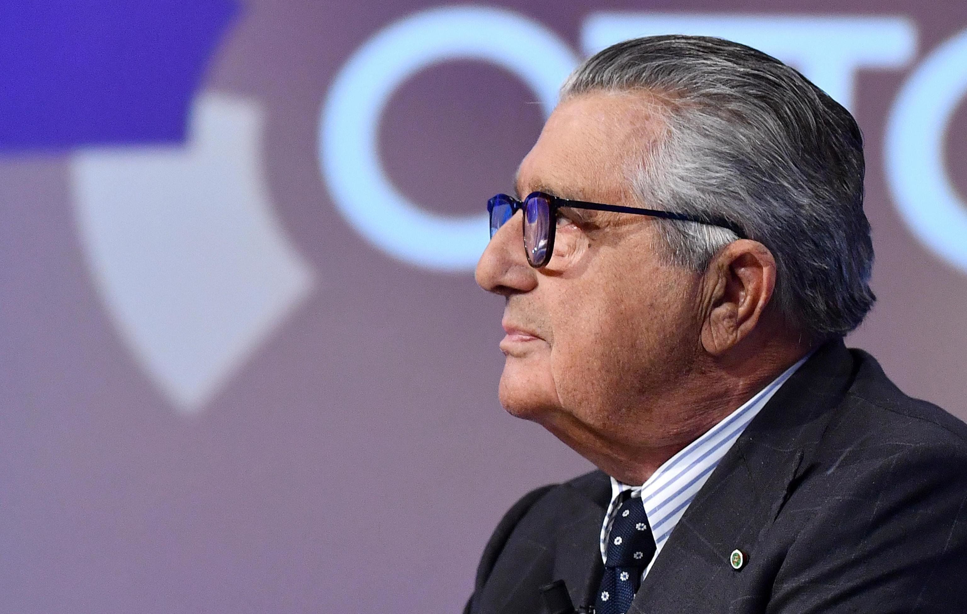 La telefonata che mette ansia all’Ingegnere. Altre indagini sull'insider trading