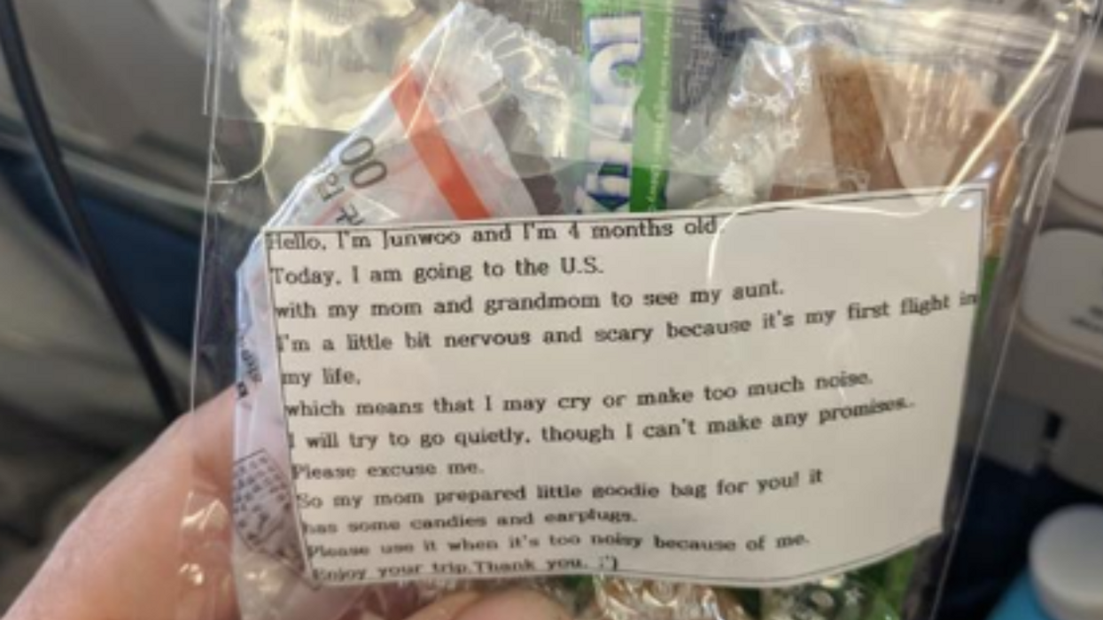 This Mom Gave Out 200 Ear Plugs To Passengers So They Wouldn't Hear Her Baby Crying