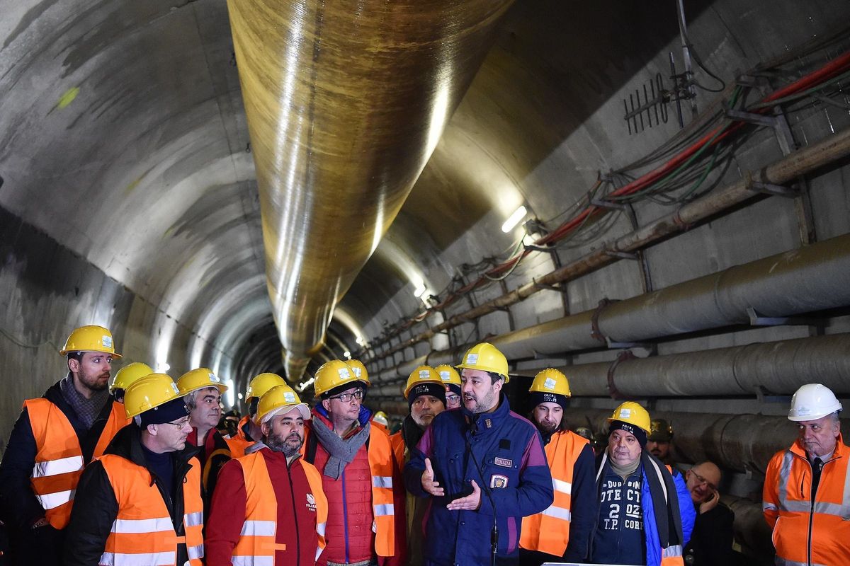 Arriva il via libera agli avvisi per la Tav. Parigi s’è adeguata, dall’Ue solita minaccia