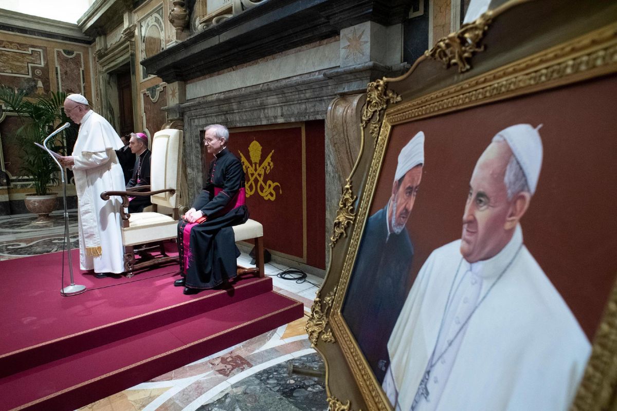 Benedizioni del Papa? Basta pagare. Le inviano a casa anche agli islamici