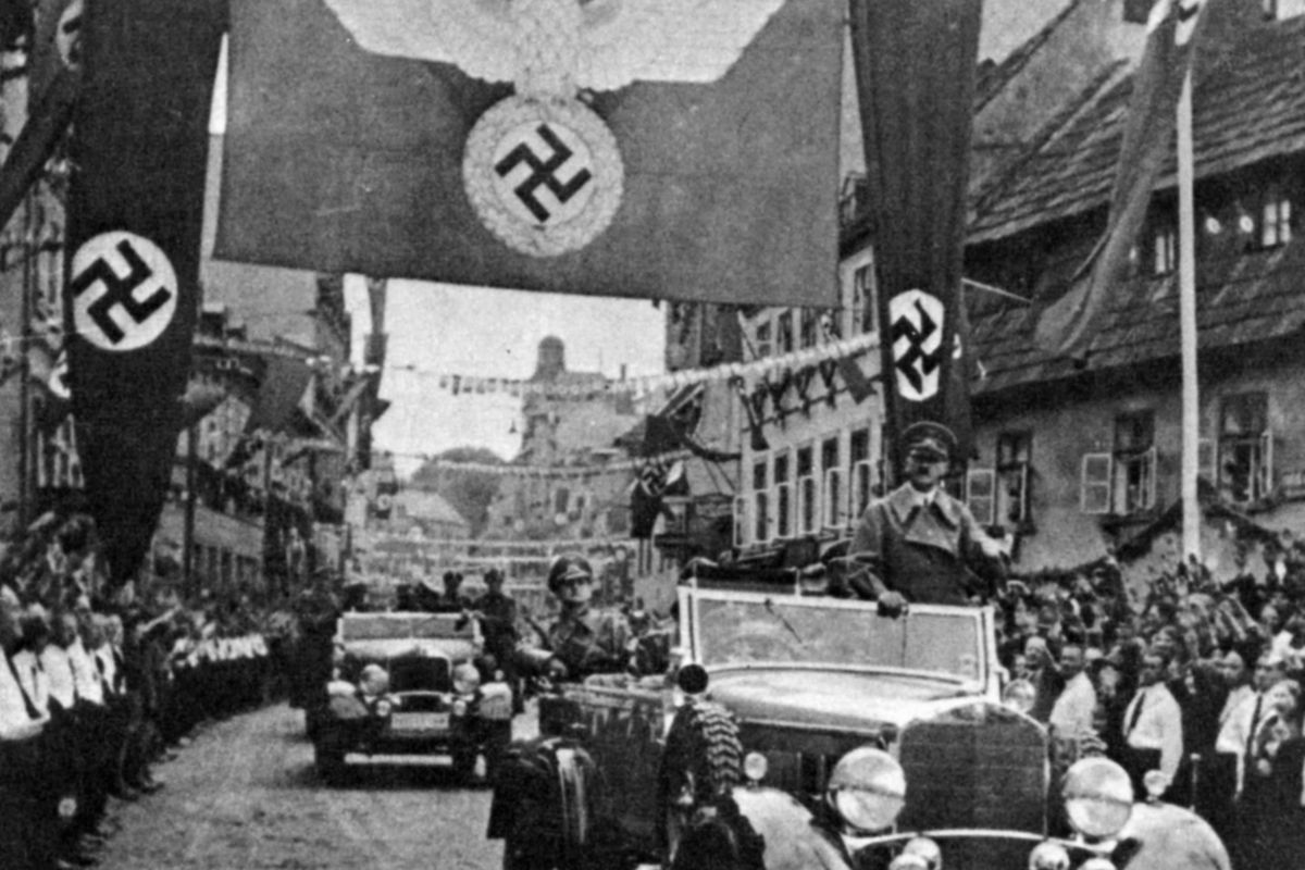 Ottant’anni fa il regalo a Hitler che spalancò la botola dell’inferno