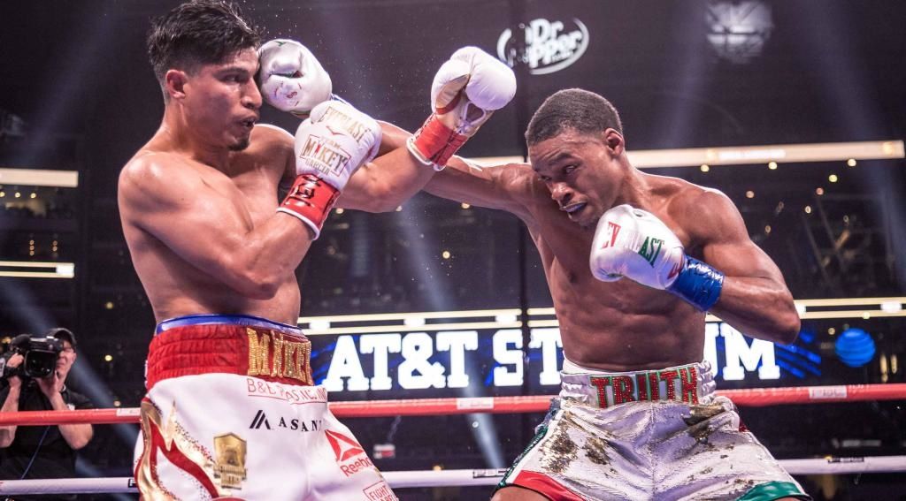 Spence embarrasses Garcia in one-sided show
