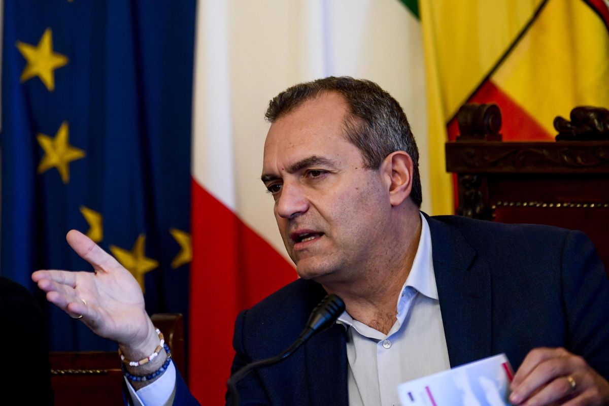 «L’indifendibile armata» di De Magistris