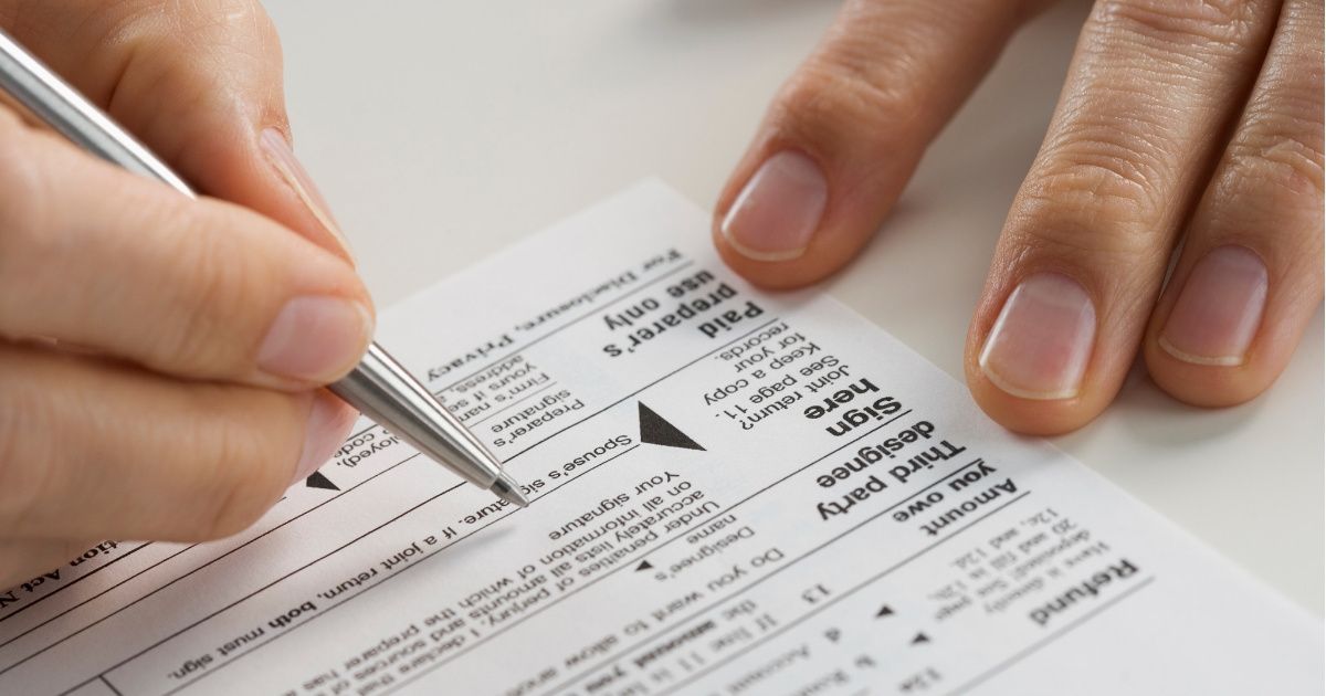 Man Gets $980,000 Refund On A Fake Tax Return After Only Making $18,000