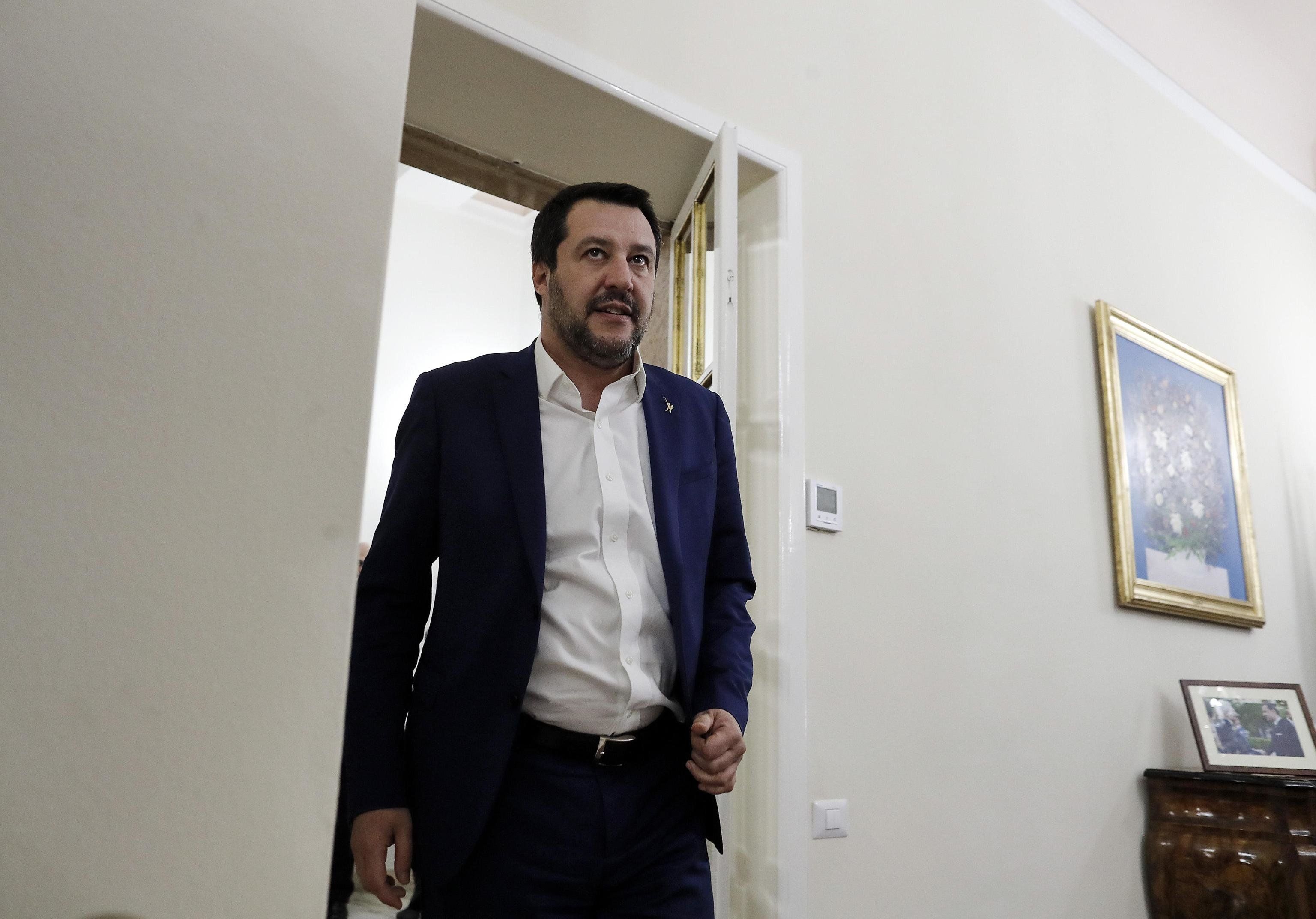 Salvini fa risorgere mamma e papà