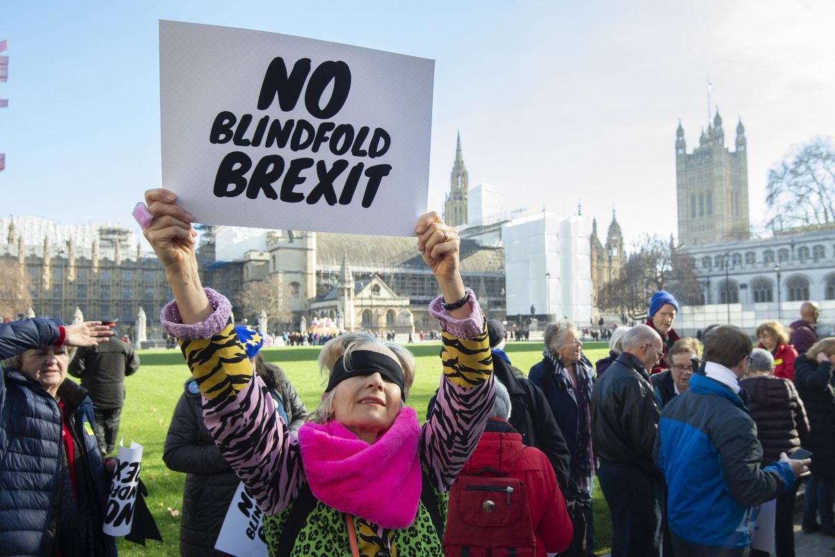 Case, soldi e viaggi: le balle degli anti Brexit