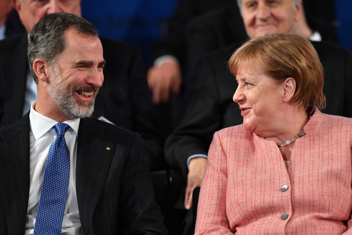 La Merkel va in vacanza in Spagna e Madrid si becca i profughi tedeschi