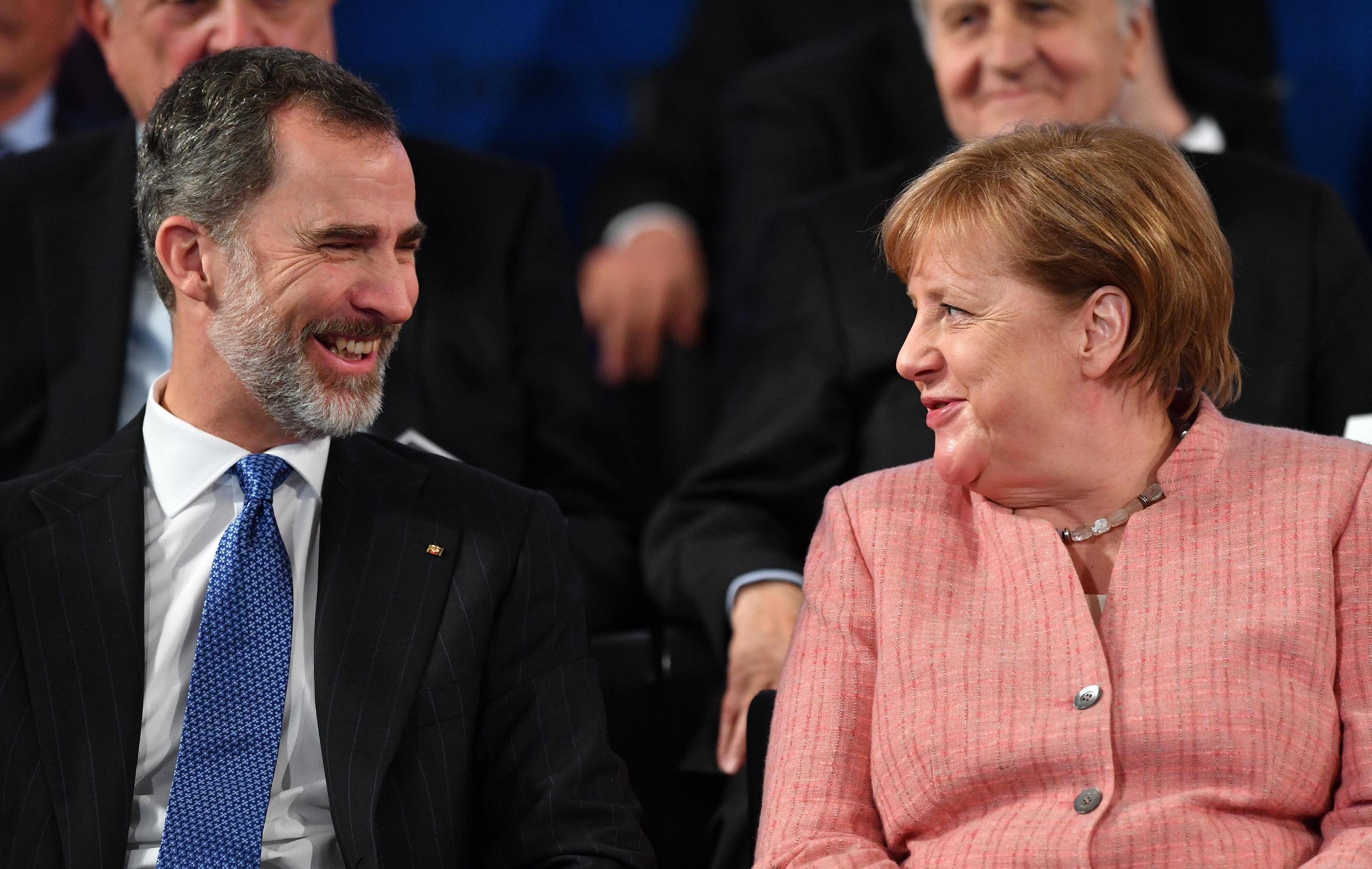 La Merkel va in vacanza in Spagna e Madrid si becca i profughi tedeschi