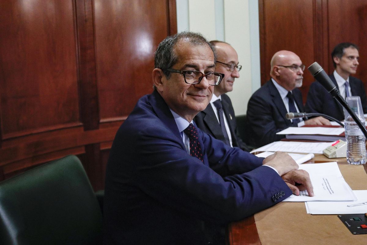 Manovra da 25 miliardi con sforbiciata alle detrazioni. E alle Entrate va un generale della Gdf