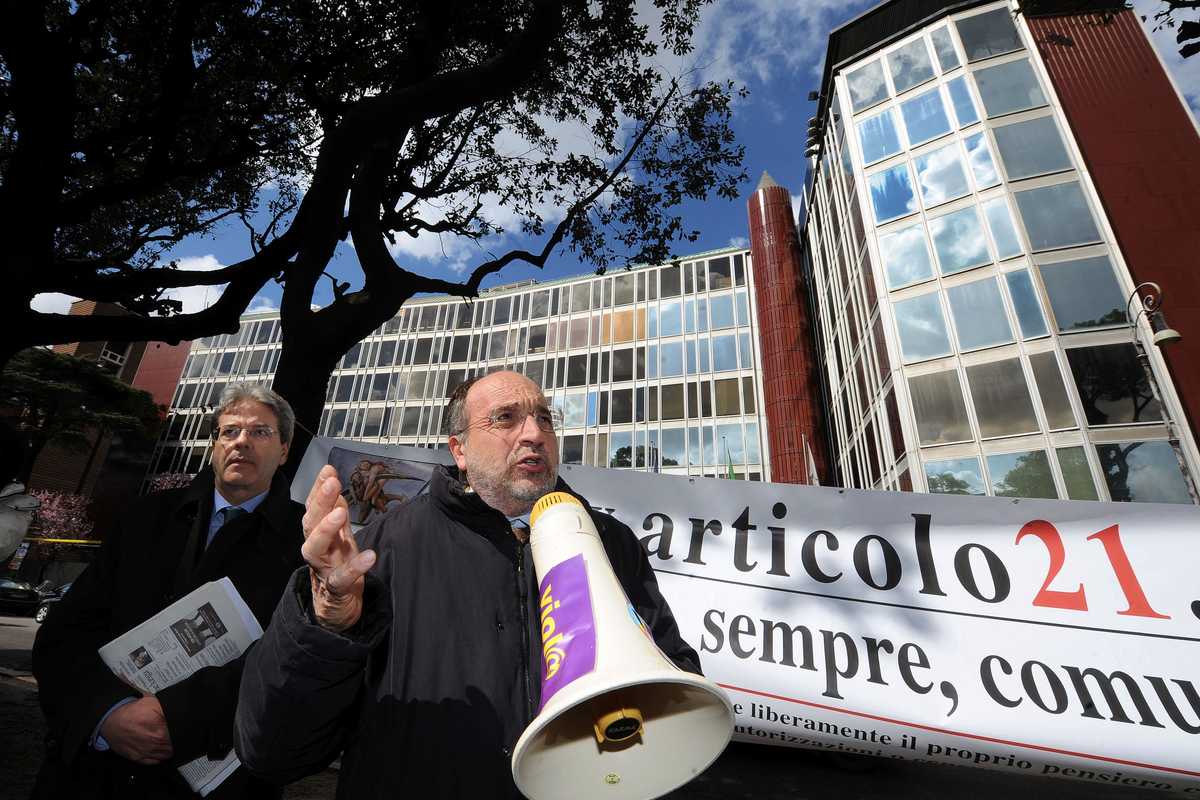 Bavaglio Agcom: ecco la vera puttanata sulla stampa