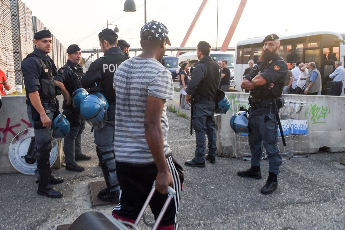 Truffe sui centri profughi a Padova: finisce indagato pure il viceprefetto
