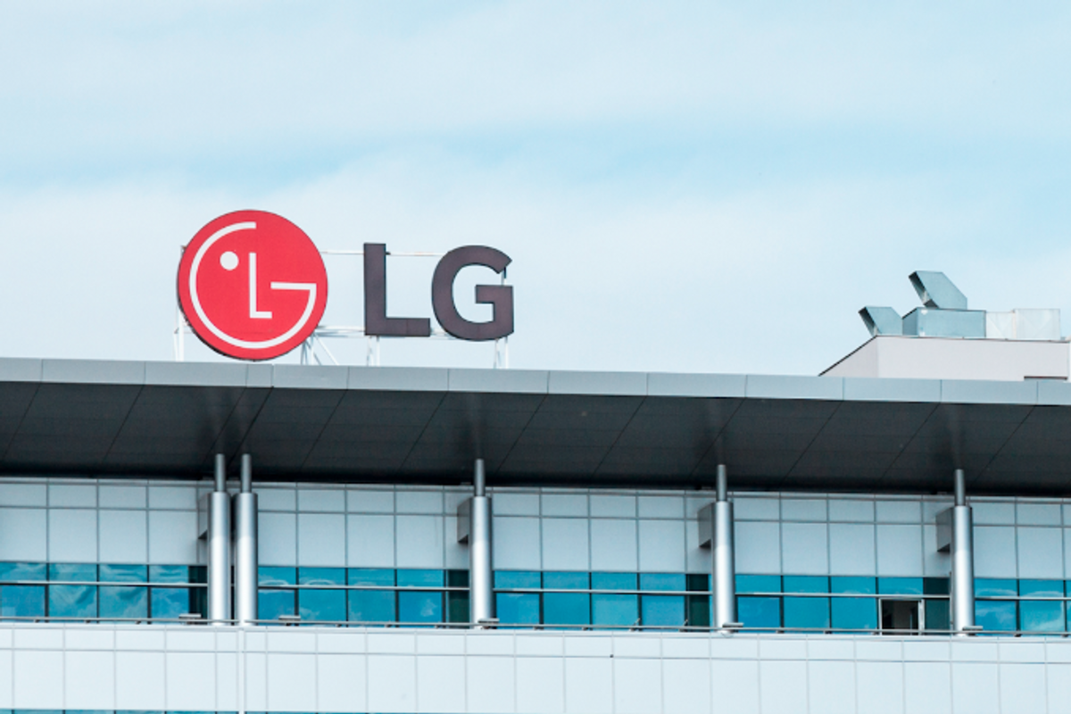 LG puts folding phone plans on hold to prioritize 5G handsets