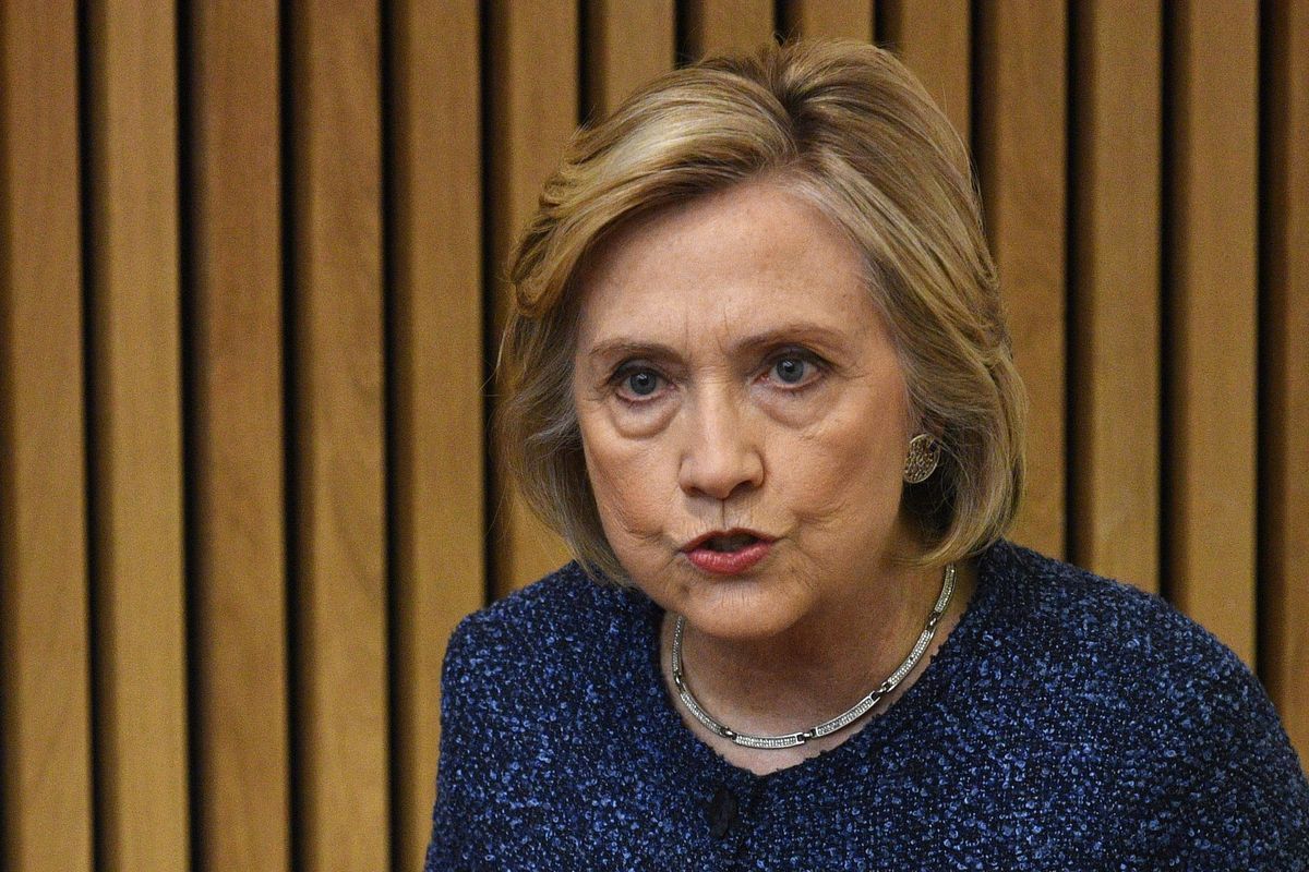 La Clinton si ricandida, ma è sempre in ritardo di otto anni