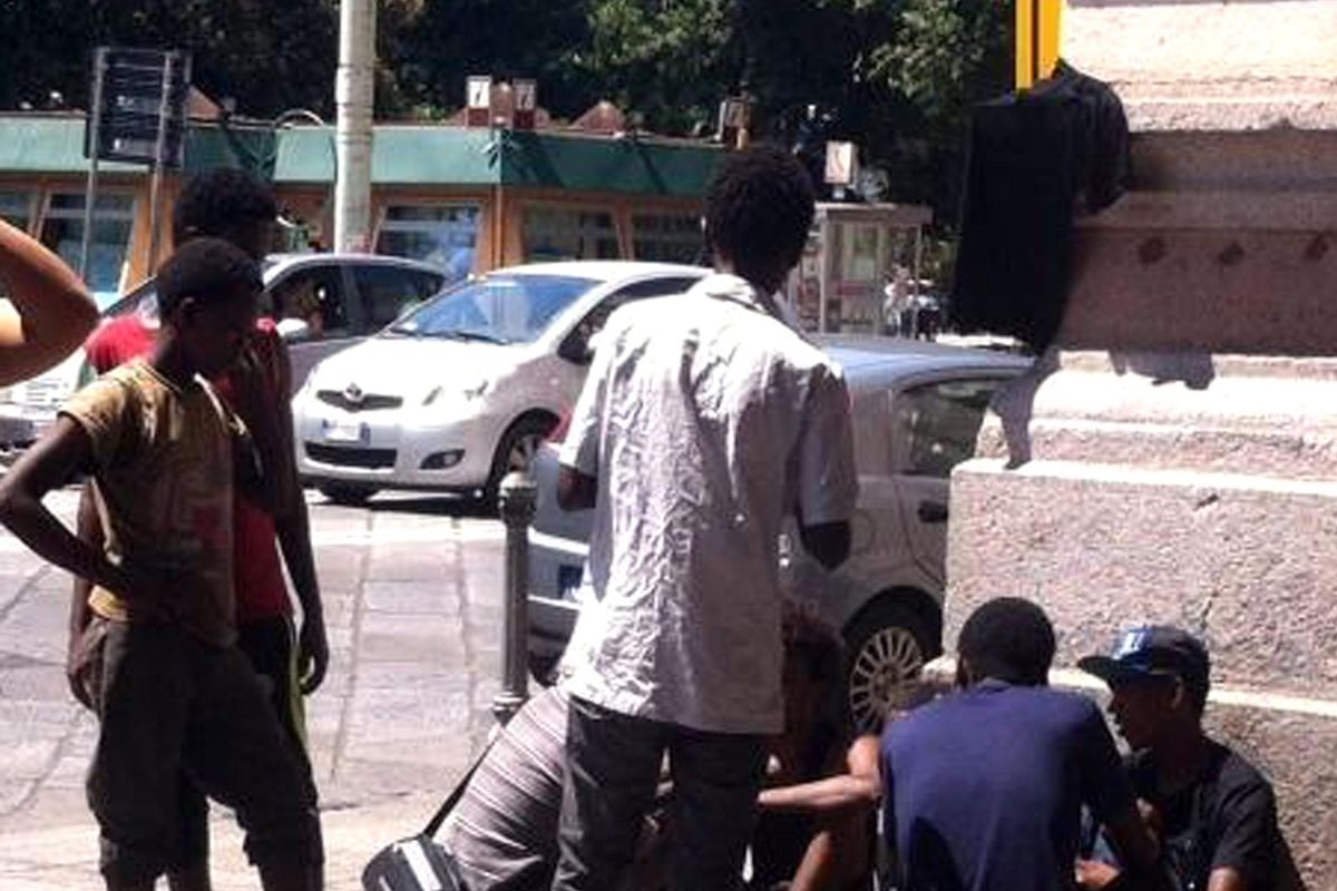 Il profugo resta anche se spaccia o violenta