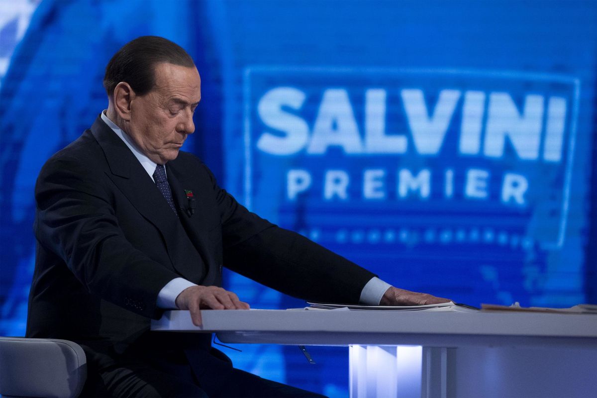 Il Cavaliere attacca: «Aria da dittatura». Salvini: «Detto da lui fa venire da ridere»