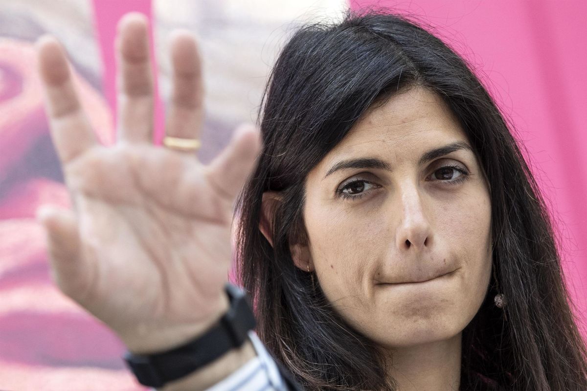 Parla Virginia Raggi: «Sì all’esercito nei campi rom. Ecco come risolvo il problema»