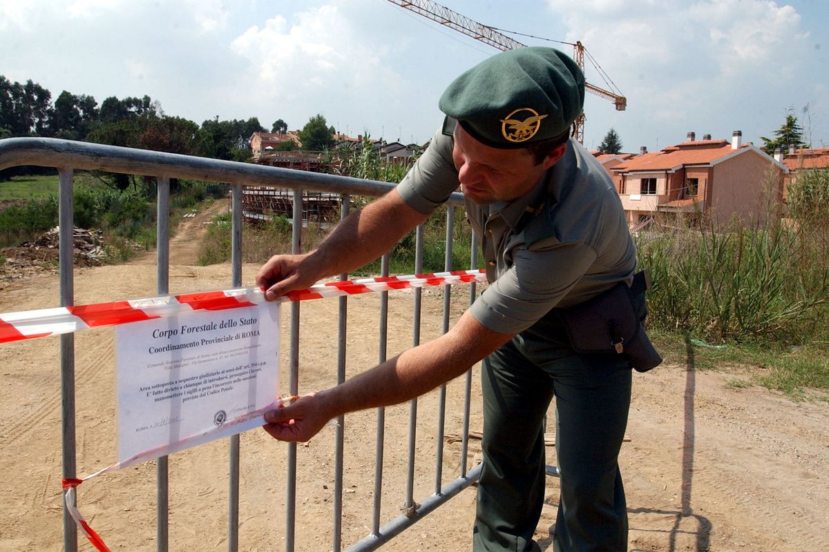 I soldi per demolire gli abusi ci sono però nessun sindaco li ha mai chiesti