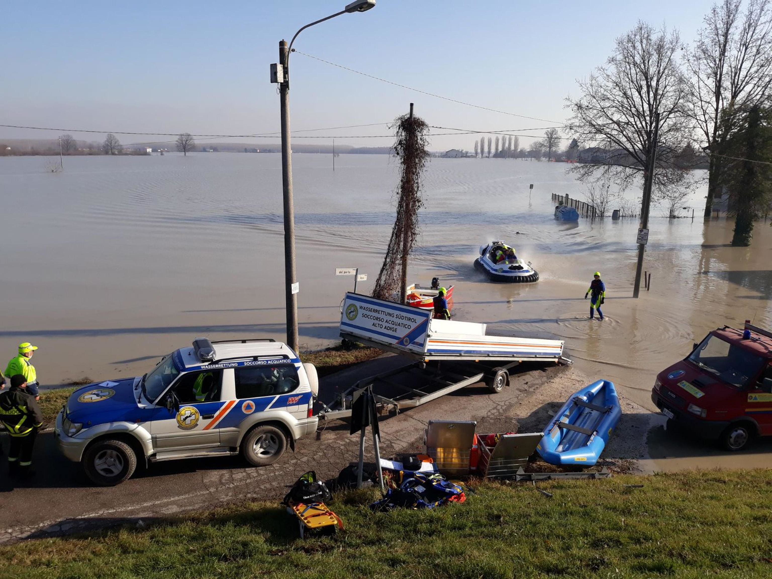 Gli italiani muoiono sotto la pioggia e i responsabili restano impuniti