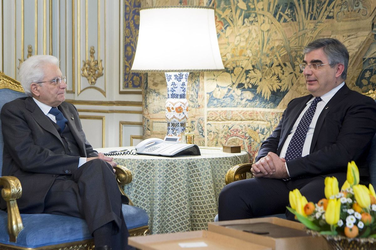 Alfonso, il politico democratico con il sedere incollato a due poltrone