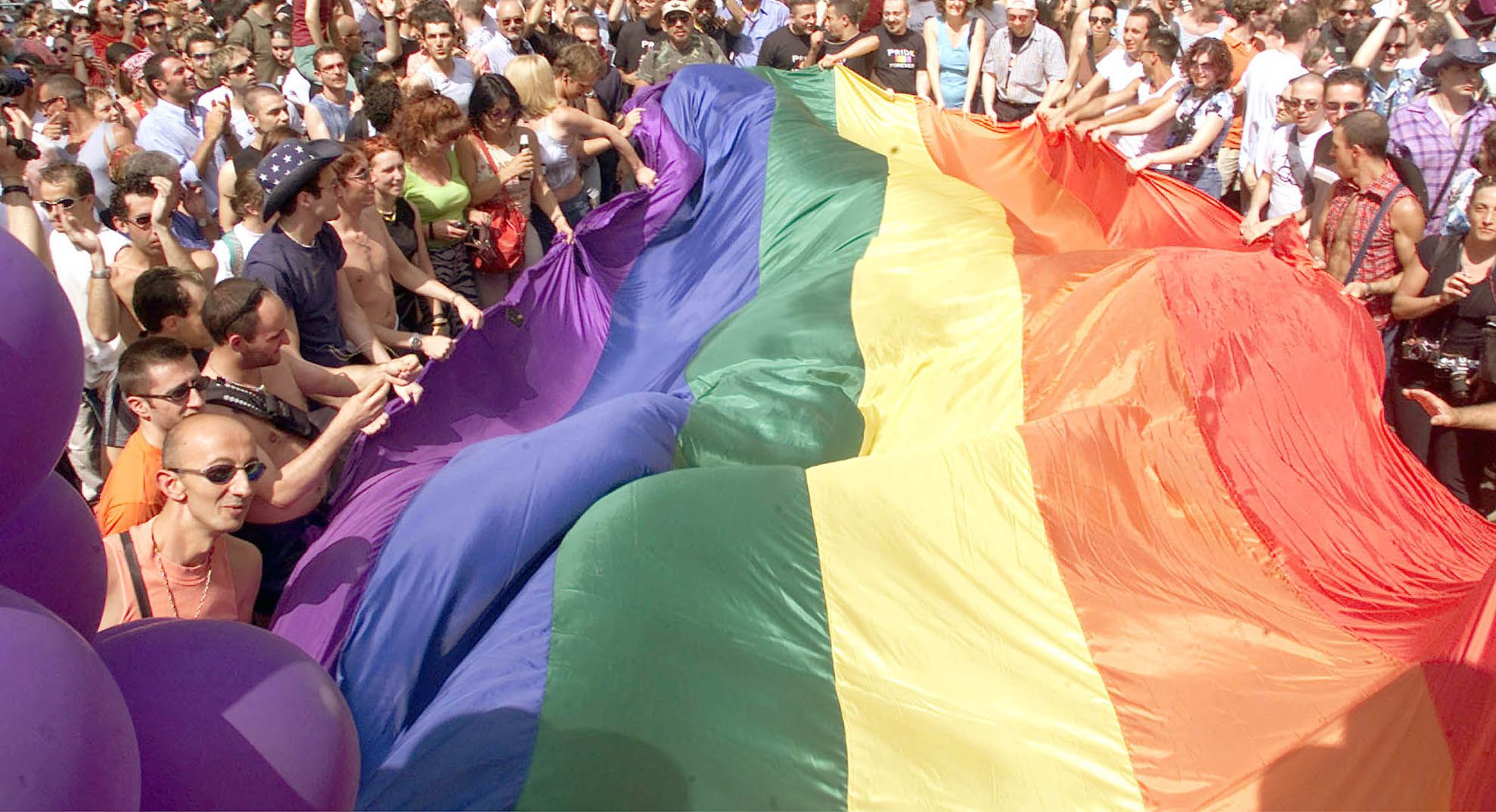 Dialogo con gruppi gay nel santuario. I fedeli raccolgono firme di protesta