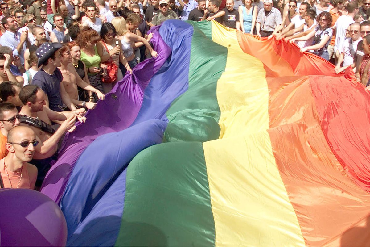 Dialogo con gruppi gay nel santuario. I fedeli raccolgono firme di protesta
