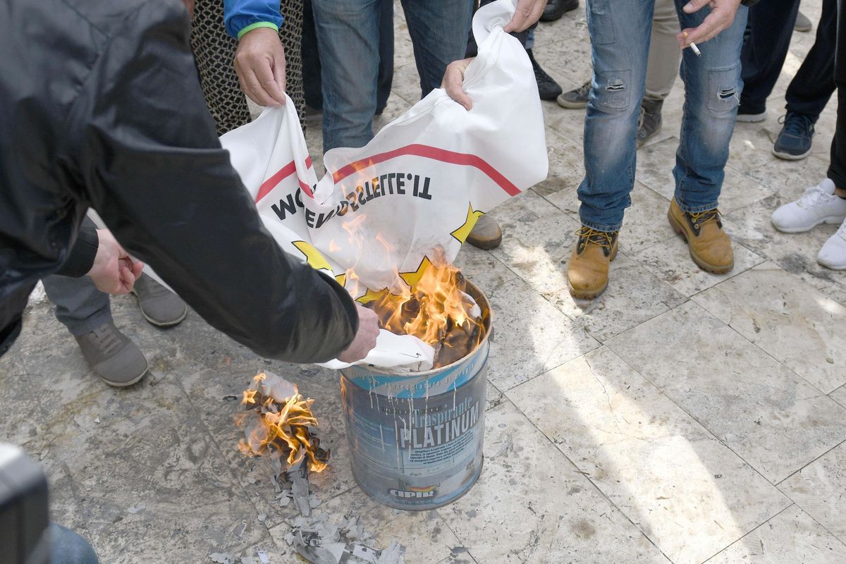 Roba da matti: per i comitati No Tap
il metano minaccia la democrazia