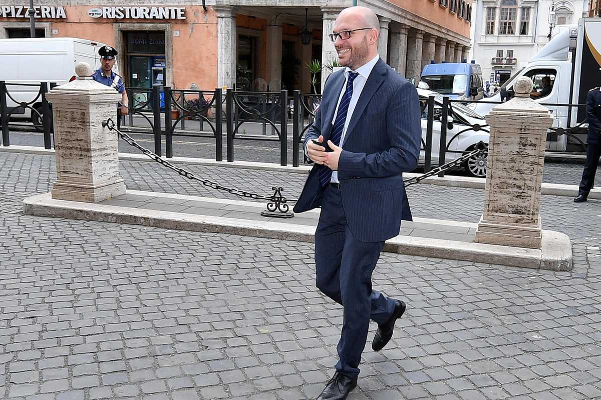 Lorenzo Fontana: «I figli di coppie gay? Si rispetti la legge, no all’utero in affitto»