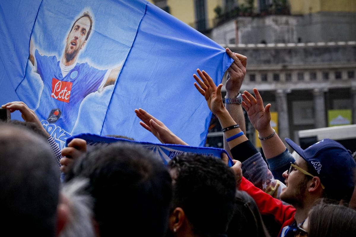 Lo juventino che tifa Napoli è la prova dello sfacelo italiano