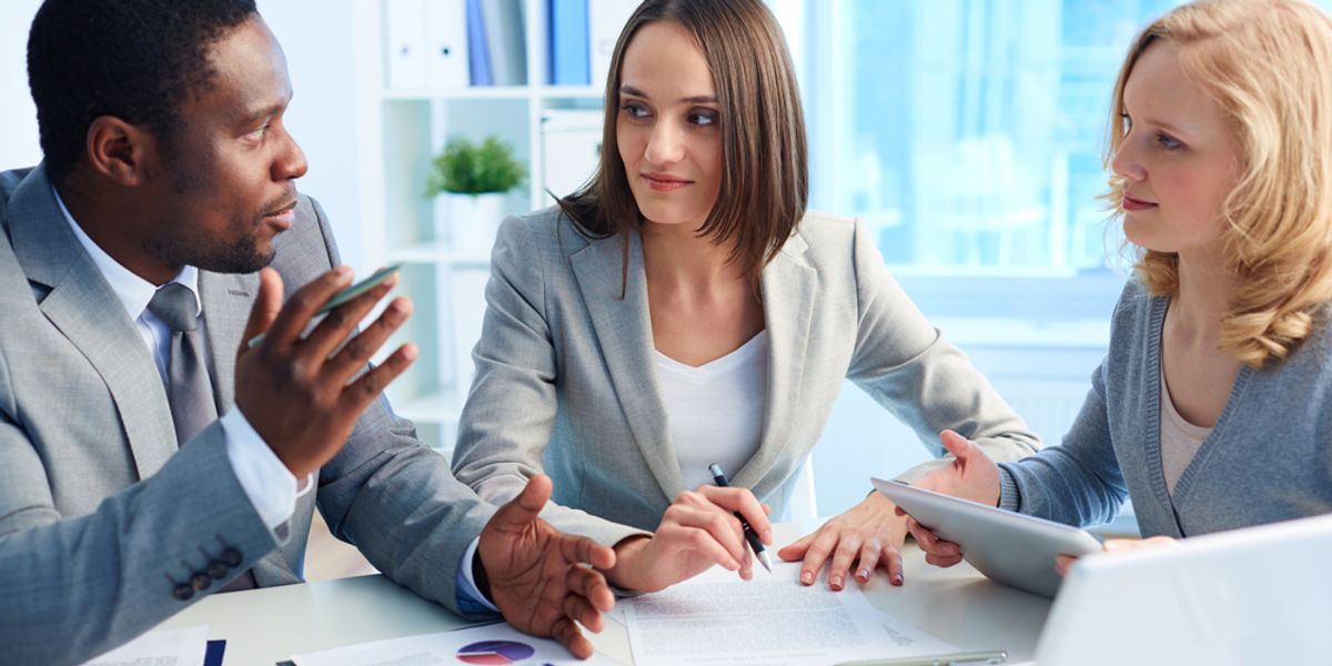 How To Be A Great Leader At Work: Help Others - Work It Daily