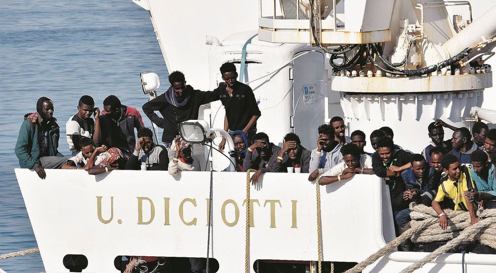 Il caso Diciotti vira in farsa: quelli che abbiamo salvato reclamano i danni dallo Stato