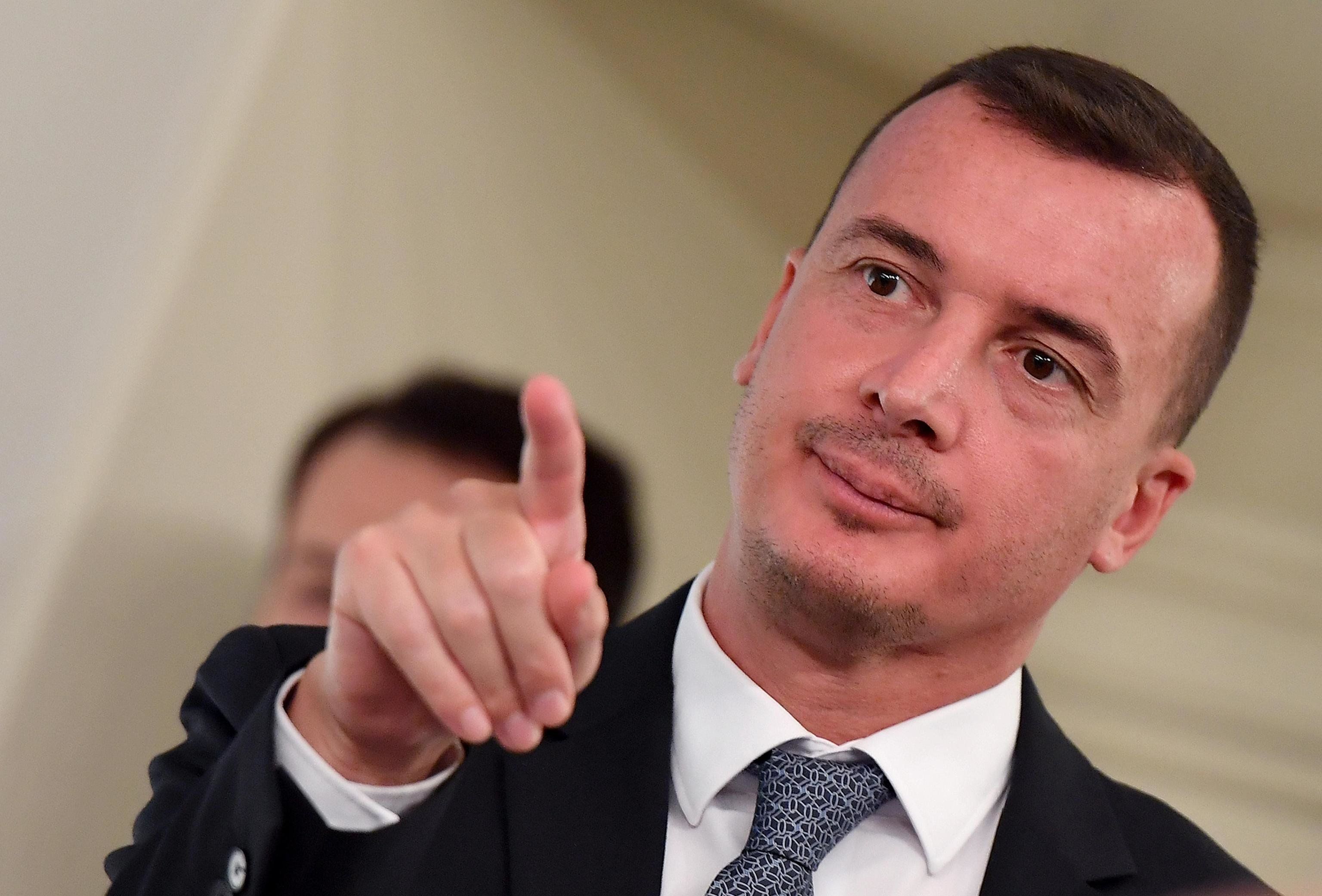 Professione portavoce. Fedeli e iperattivi, i nuovi manager del potere