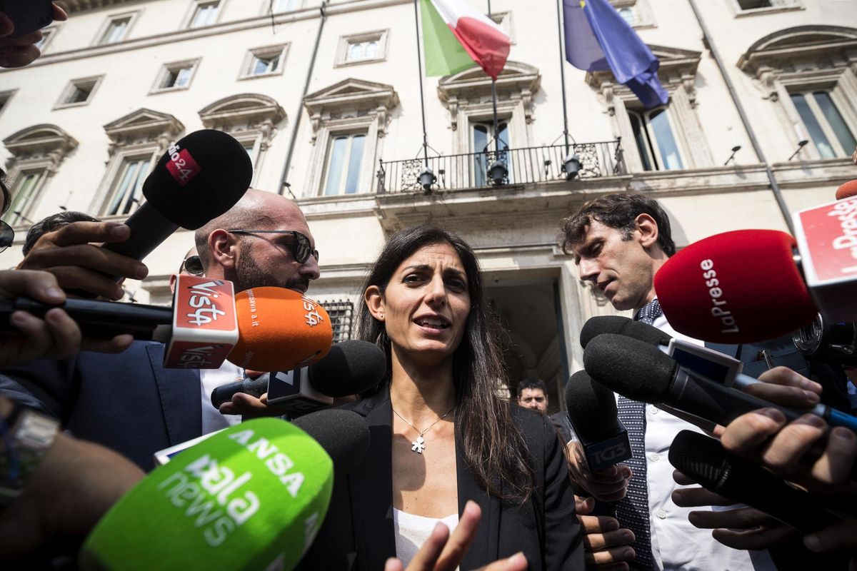 Pure la multa per i manifesti pro vita. «La Raggi obbedisce ai circoli gay»