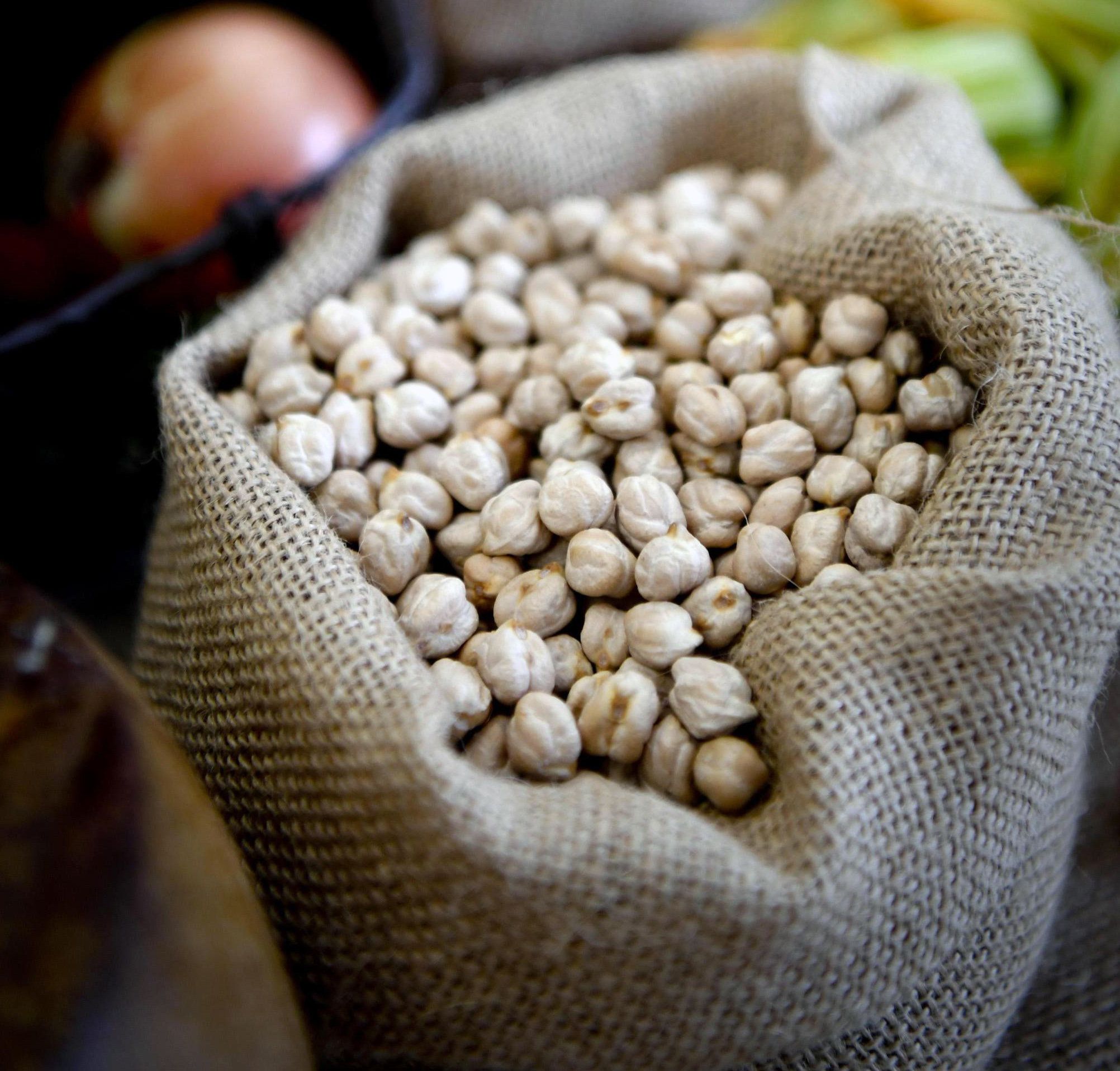 Legumi d’amore: piselli, fagioli, lupini, fave e arachidi. Non rinunciate alle proteine vegetali