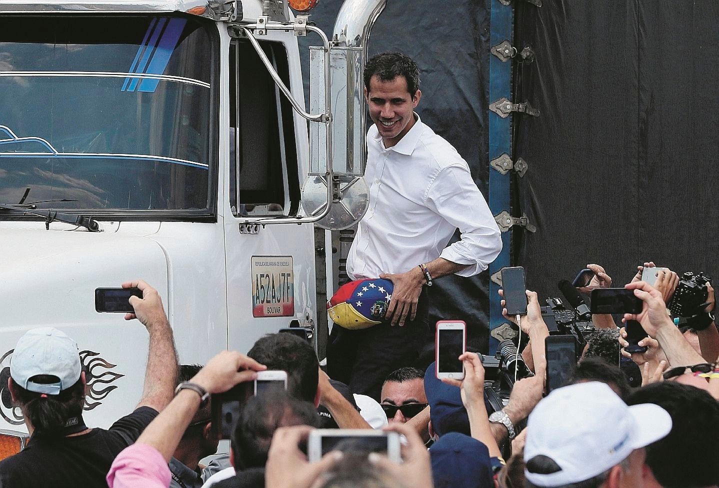 Guaidò porta in strada il Venezuela. A Maduro resta solo la repressione