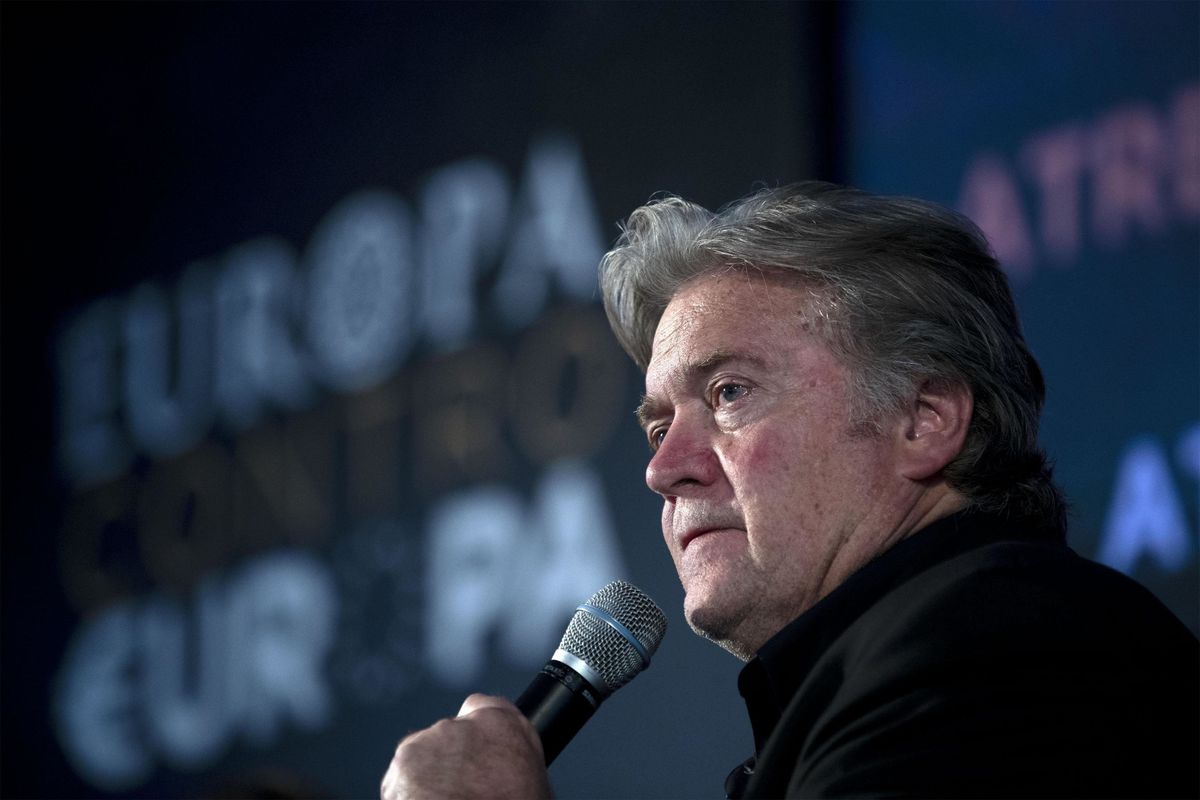 Steve Bannon: «Amici 5 stelle, fate le grandi opere»