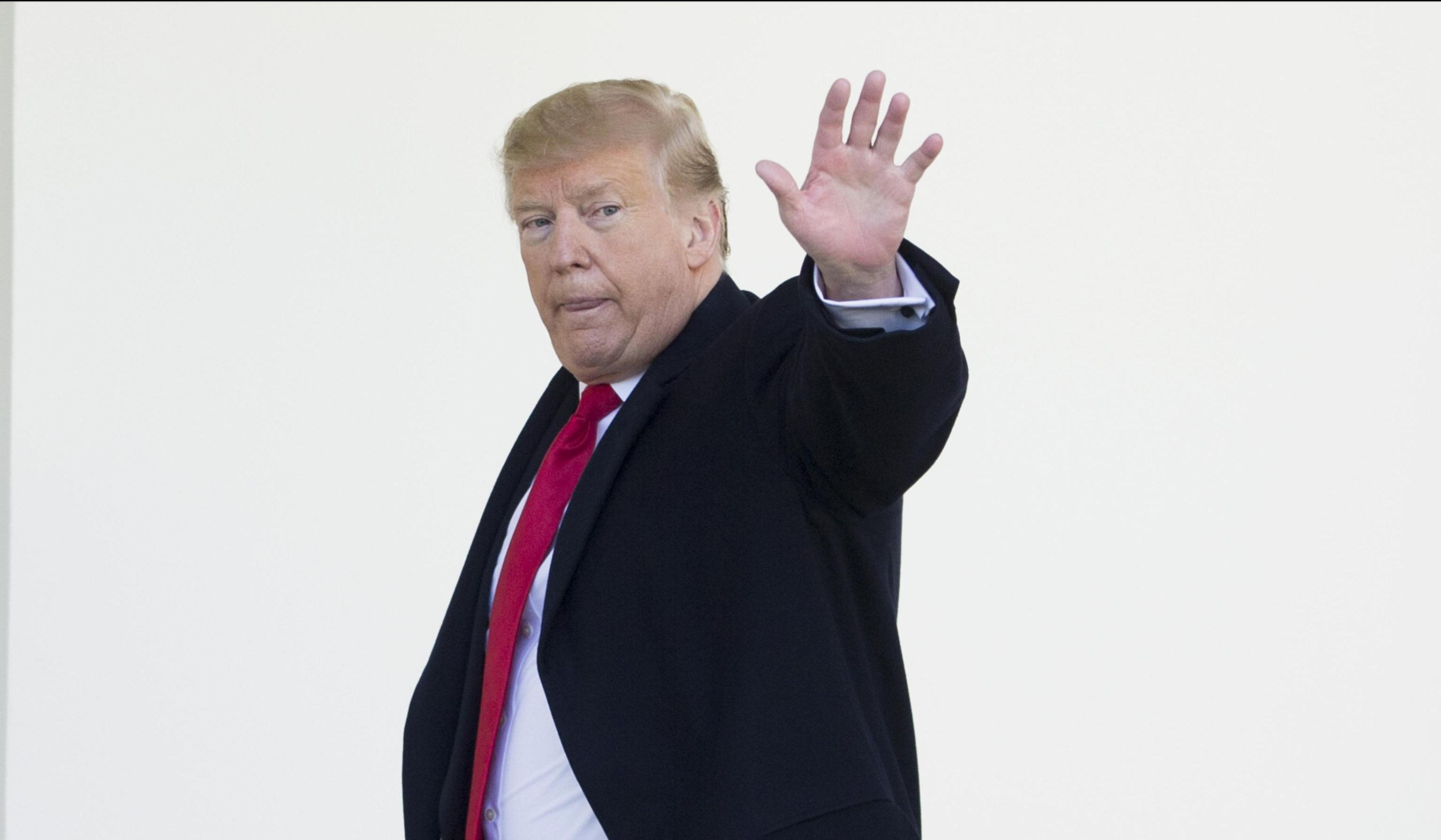 Trump bandisce i telefoni cinesi. Così regala ad Apple 7 miliardi