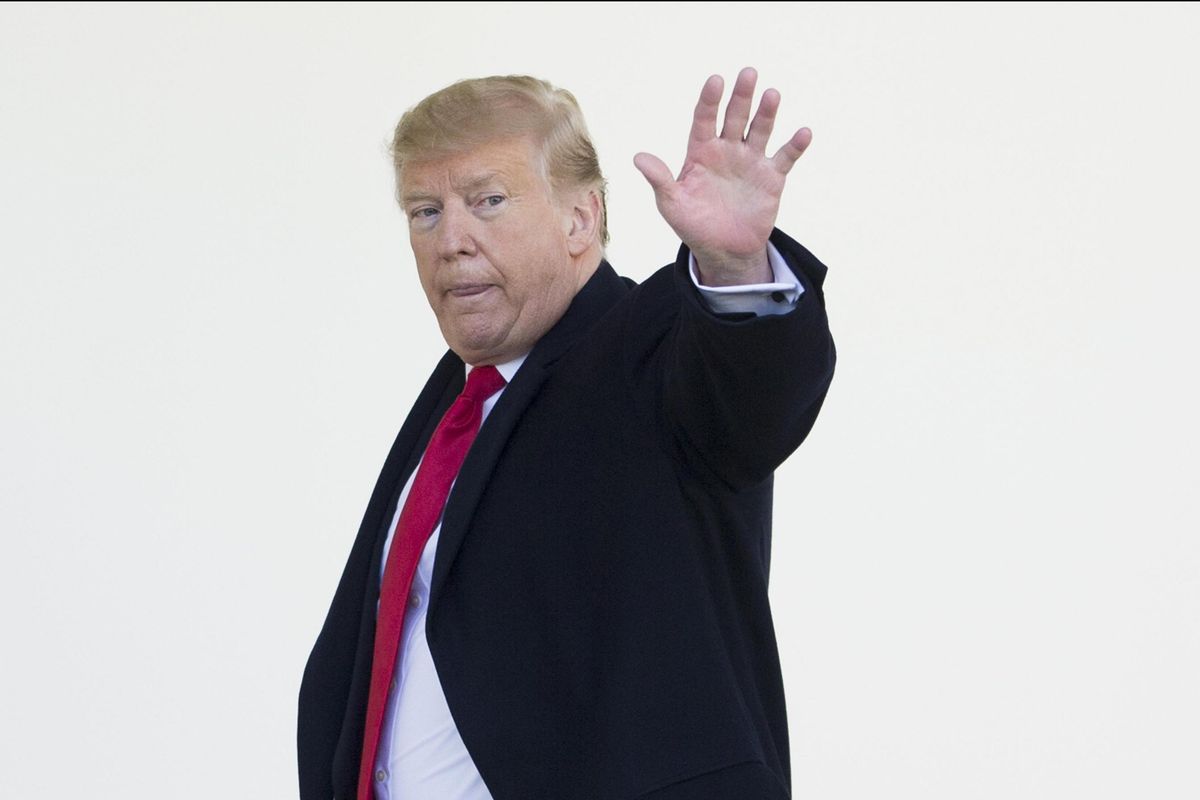 Trump bandisce i telefoni cinesi. Così regala ad Apple 7 miliardi