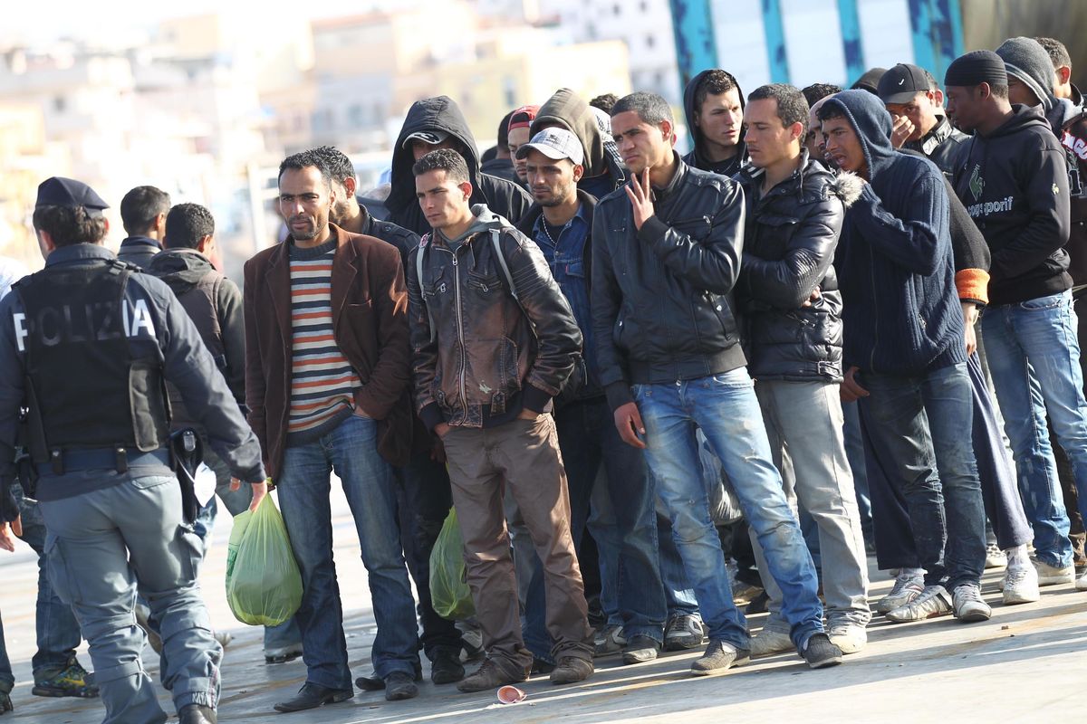 La bomba marocchina: 25.000 «risorse» minorenni e criminali pronte a emigrare