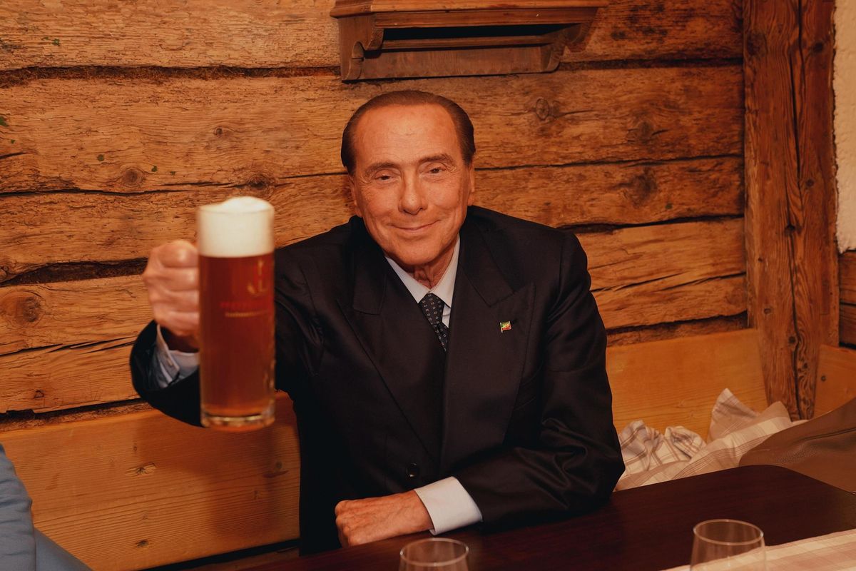 Berlusconi riapre il forno del Pd. Ma a bruciare è il centrodestra