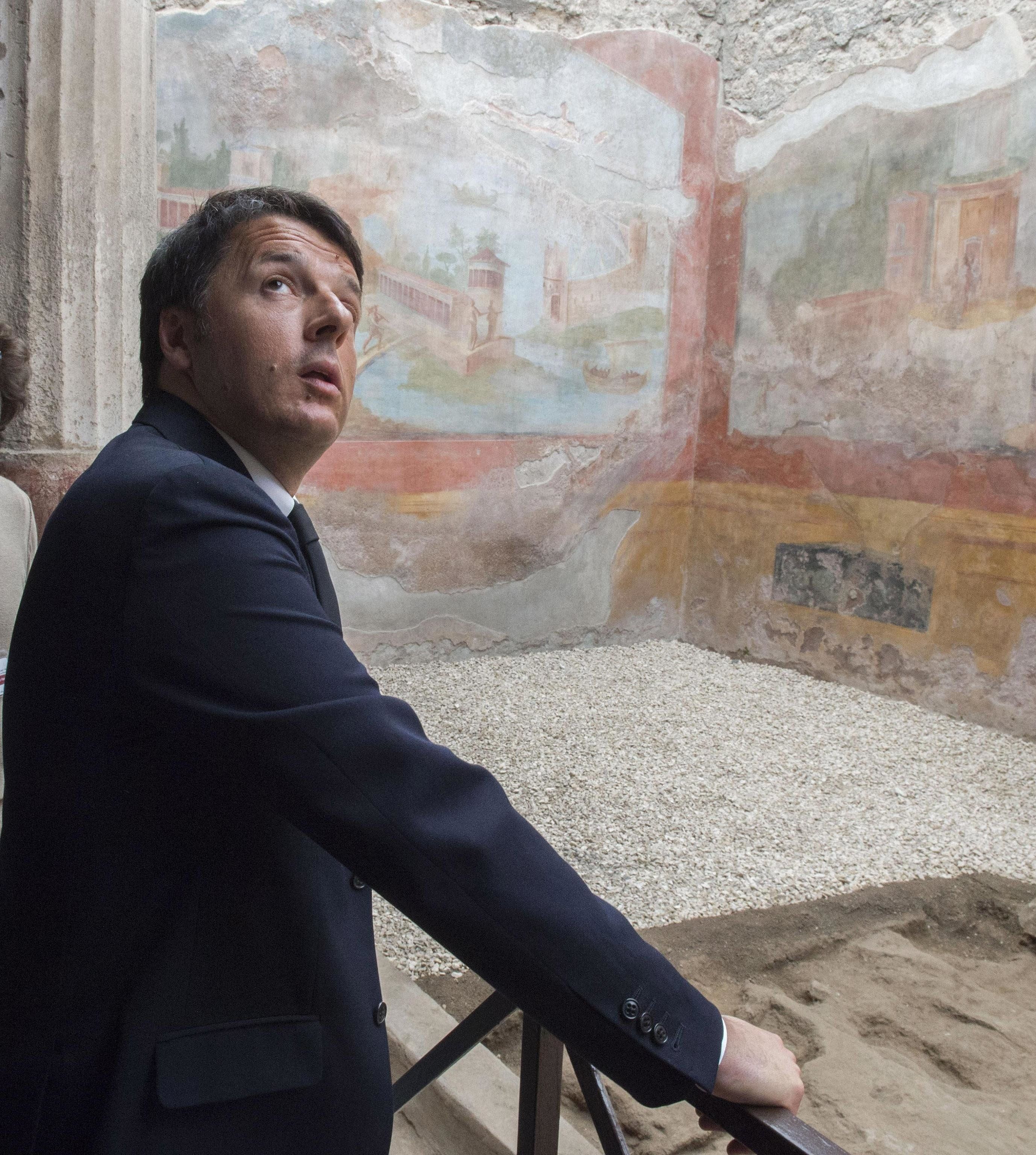 Caro senatore semplice Renzi ci spieghi come ha fatto