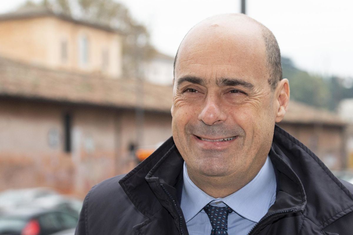 L’assistente
di Zingaretti urla, però non dà botte