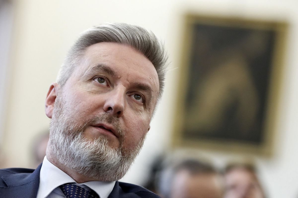 Una piscina inguaia il capo renziano degli 007