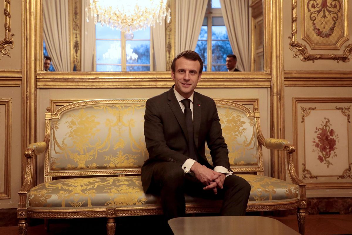 Macron, il bulletto androgino che odia gli italiani