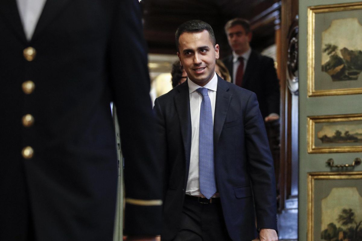 Giravolta a 5 stelle. Più vicino il governo con il centrodestra