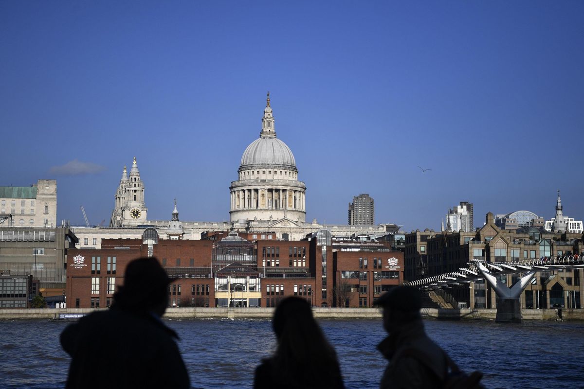 Londra vieta di pregare vicino alla cattedrale