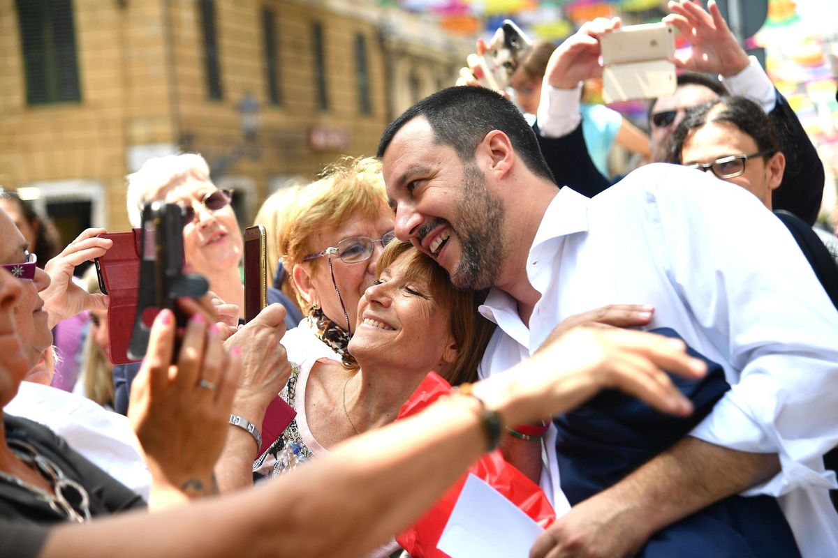 Chi sta tra la gente fa impazzire il Palazzo