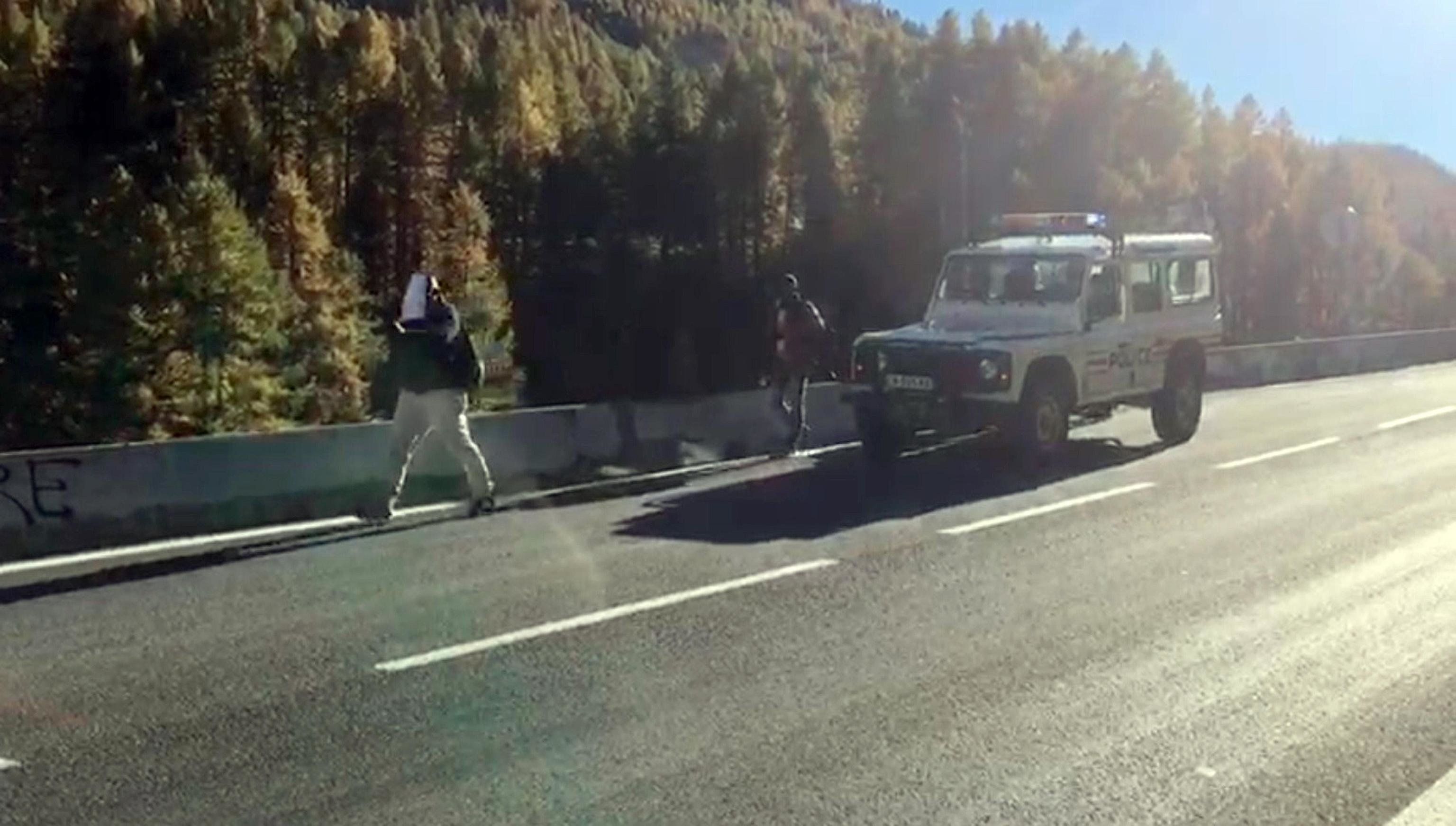 La Francia ci scarica i clandestini nei boschi