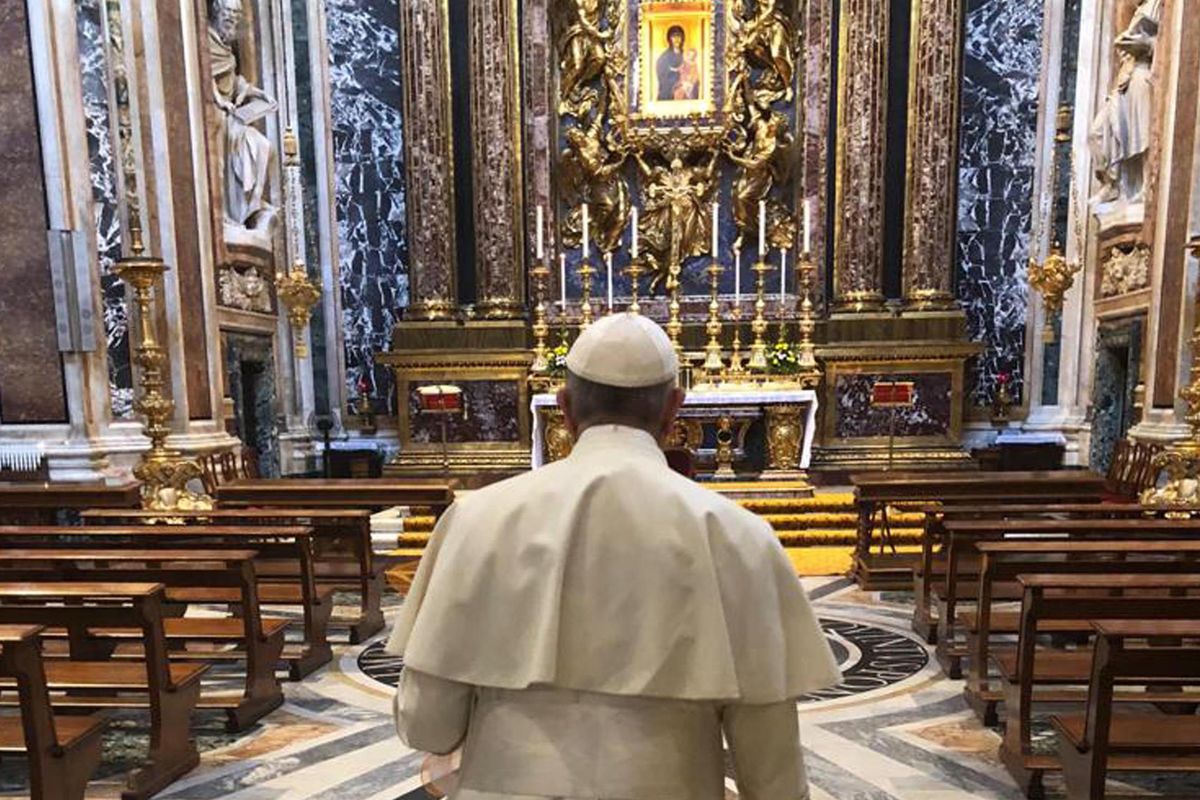 Ora il Papa fa saltare altre teste (ed è merito di Viganò)