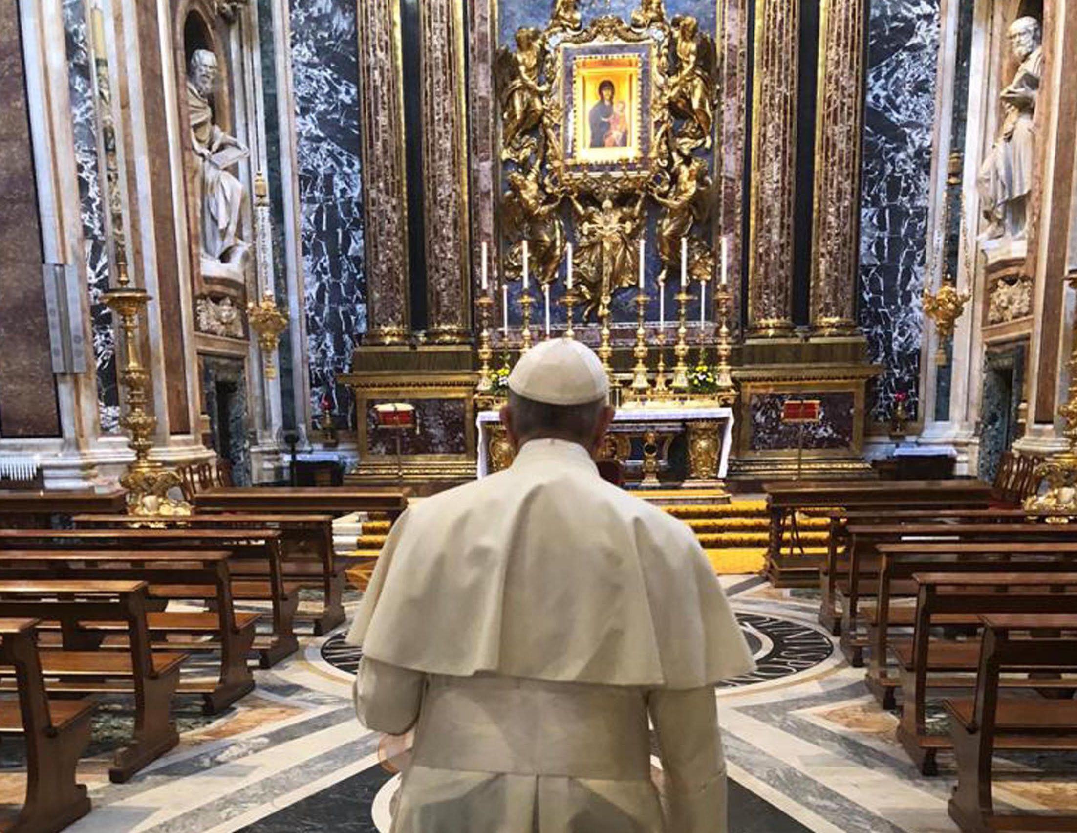 Ora il Papa fa saltare altre teste (ed è merito di Viganò)