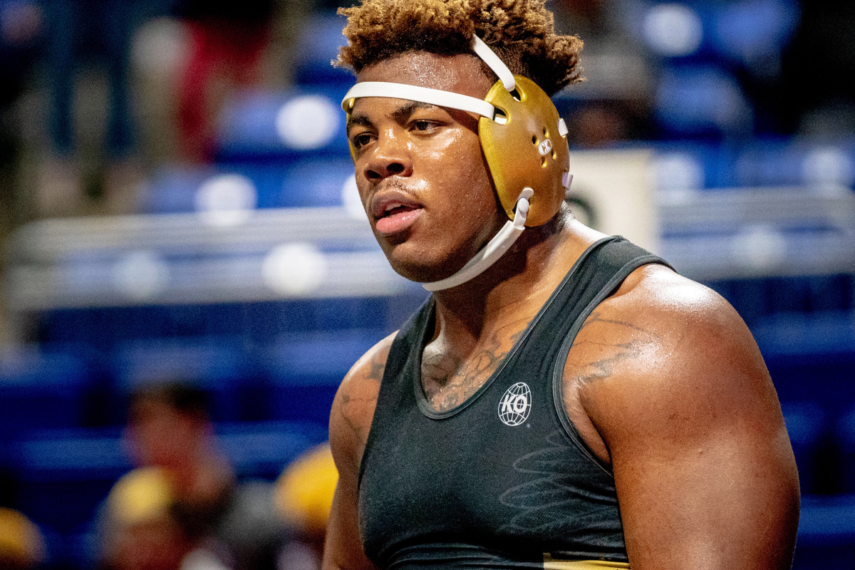 Nwankwo falls in late seconds, Area wrestlers win gold, Allen dominates